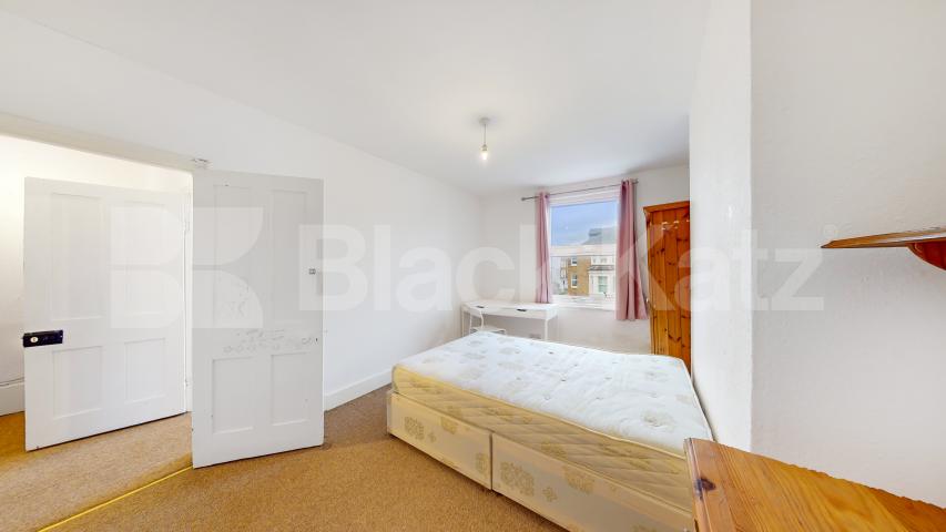 			4 Bedroom, 1 bath, 1 reception Flat			 Shepherds Bush Road, Hammersmith